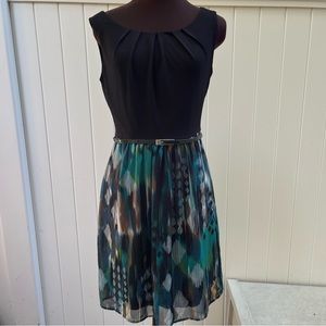 EUC Dress Barn Patterned crew neck midi dress with waist belt